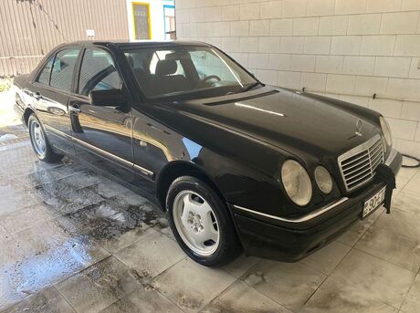 Mercedes E 240