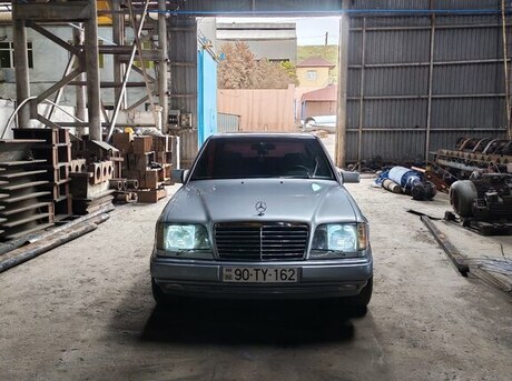 Mercedes 220 E