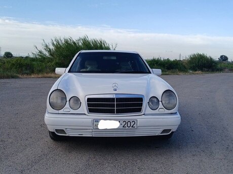 Mercedes E 240
