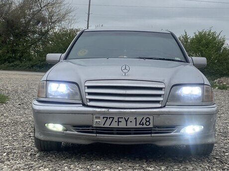 Mercedes C 180