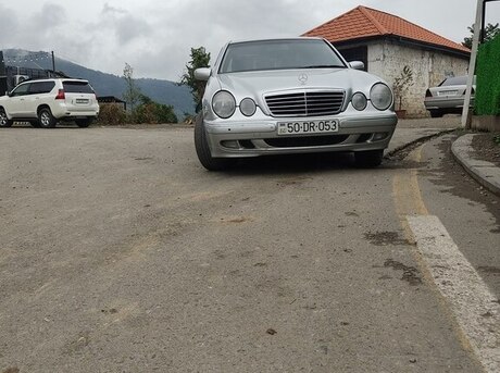 Mercedes E 320