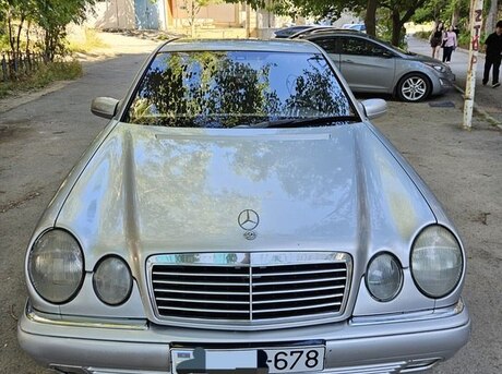 Mercedes E 230