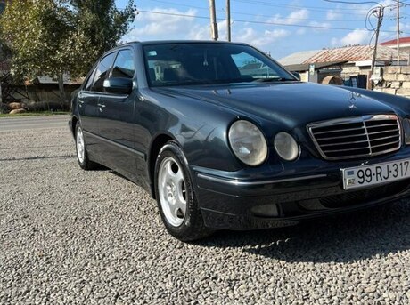 Mercedes E 240