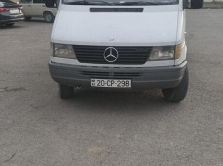 Mercedes Sprinter 212