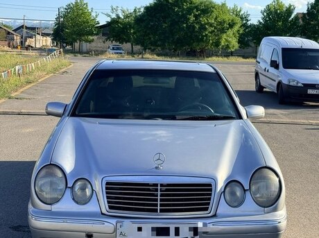 Mercedes E 220