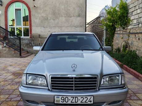 Mercedes C 200