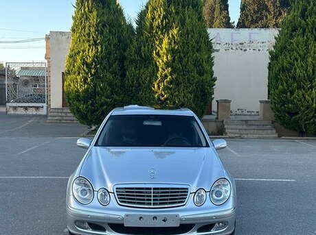 Mercedes E 200