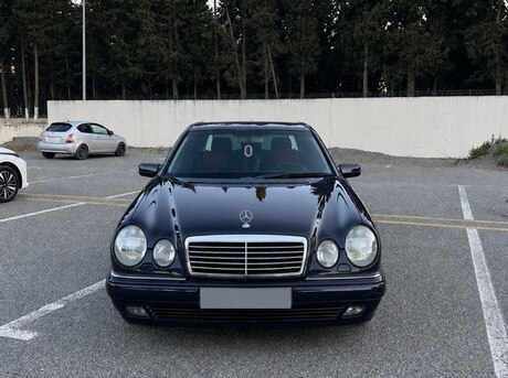 Mercedes E 240