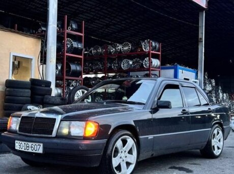 Mercedes 190