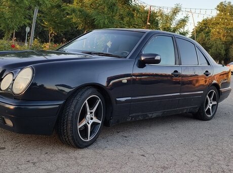 Mercedes E 200