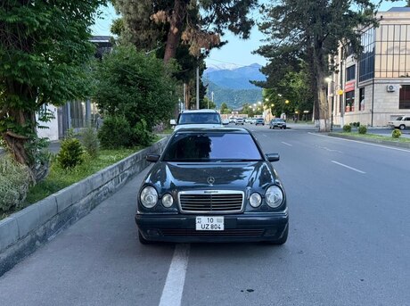 Mercedes E 240