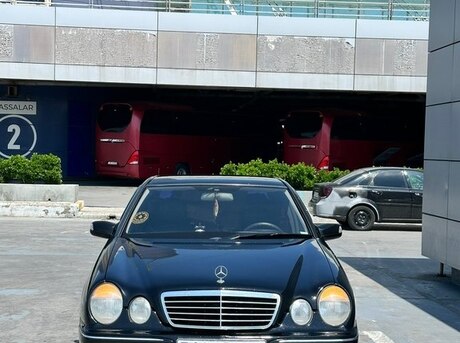 Mercedes E 220