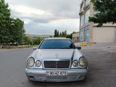 Mercedes E 230