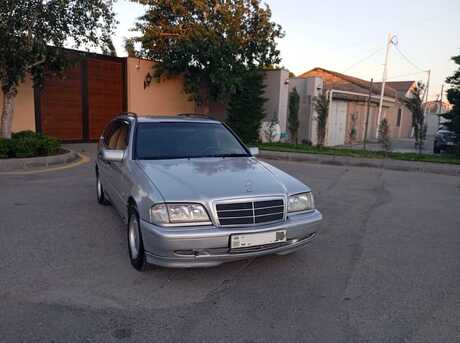 Mercedes C 240