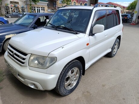 Mitsubishi Pajero io