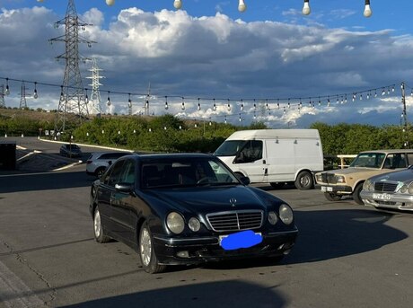 Mercedes E 240