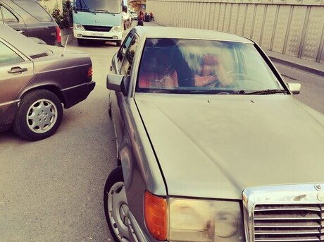 Mercedes 230 E