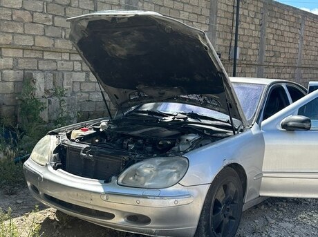 Mercedes S 320