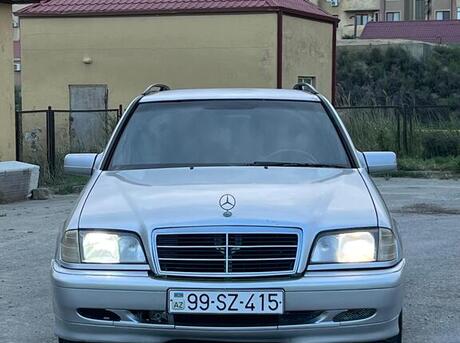 Mercedes C 200