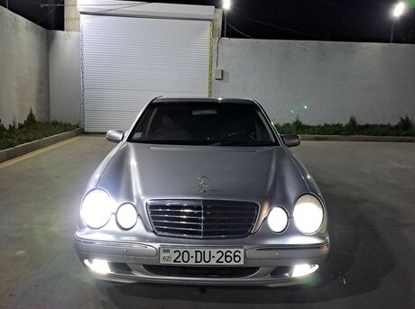 Mercedes E 240