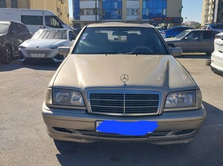 Mercedes C 200