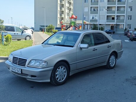 Mercedes C 230