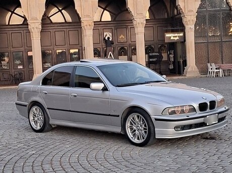 BMW 528