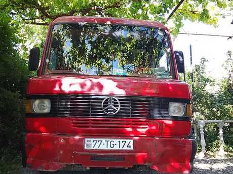 Mercedes 609 D