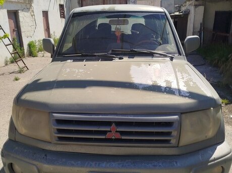 Mitsubishi Pajero io