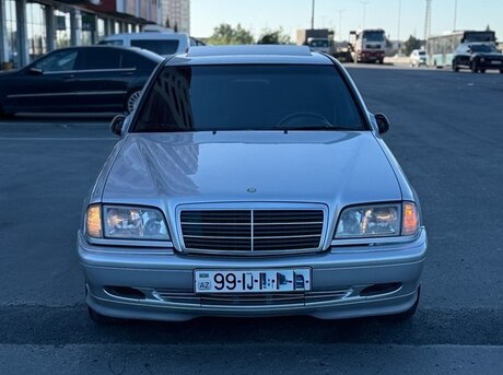 Mercedes C 200
