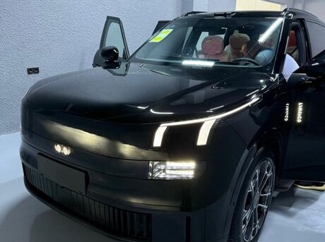 Lynk & Co 900