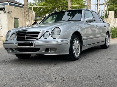 Mercedes E 220