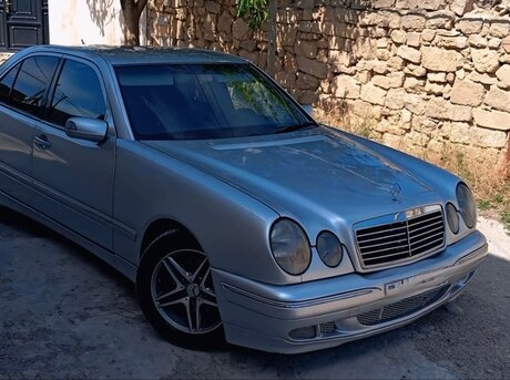Mercedes E 230
