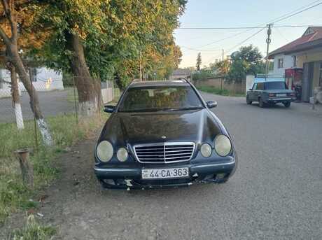 Mercedes E 200