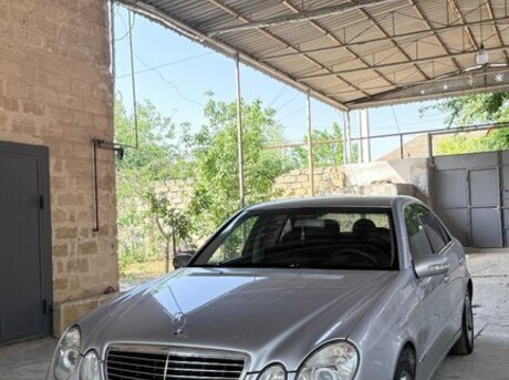 Mercedes E 220
