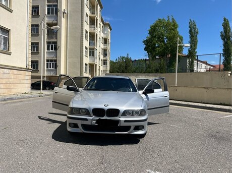 BMW 523