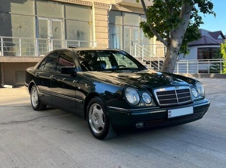 Mercedes E 200