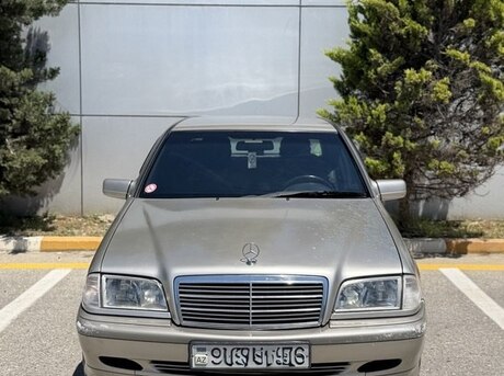 Mercedes C 200