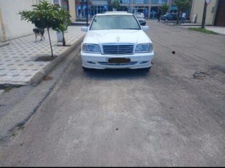 Mercedes C 230