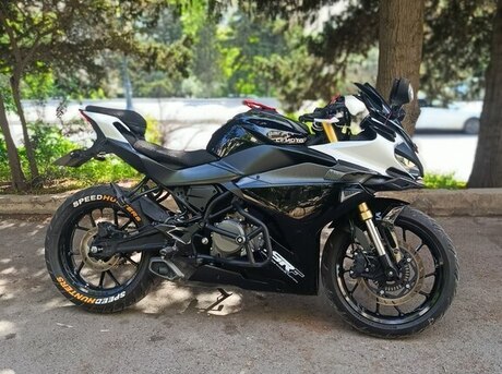 CFMOTO 250 SR