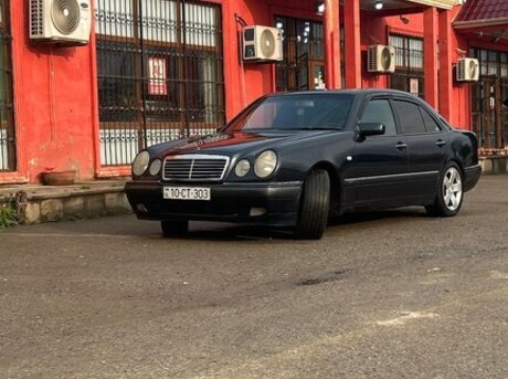Mercedes E 240