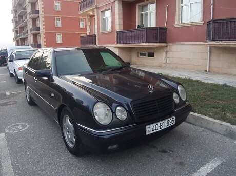 Mercedes E 240