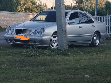 Mercedes E 320