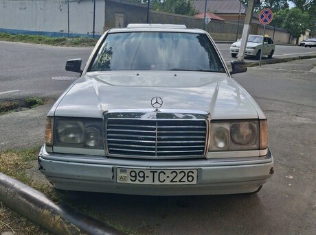 Mercedes 200 E