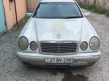 Mercedes E 200