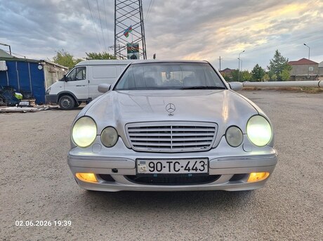 Mercedes E 220