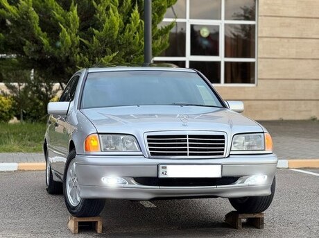 Mercedes C 230
