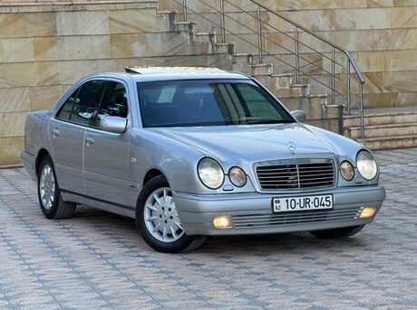 Mercedes E 240