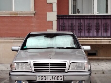 Mercedes C 200
