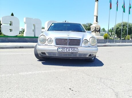 Mercedes E 240